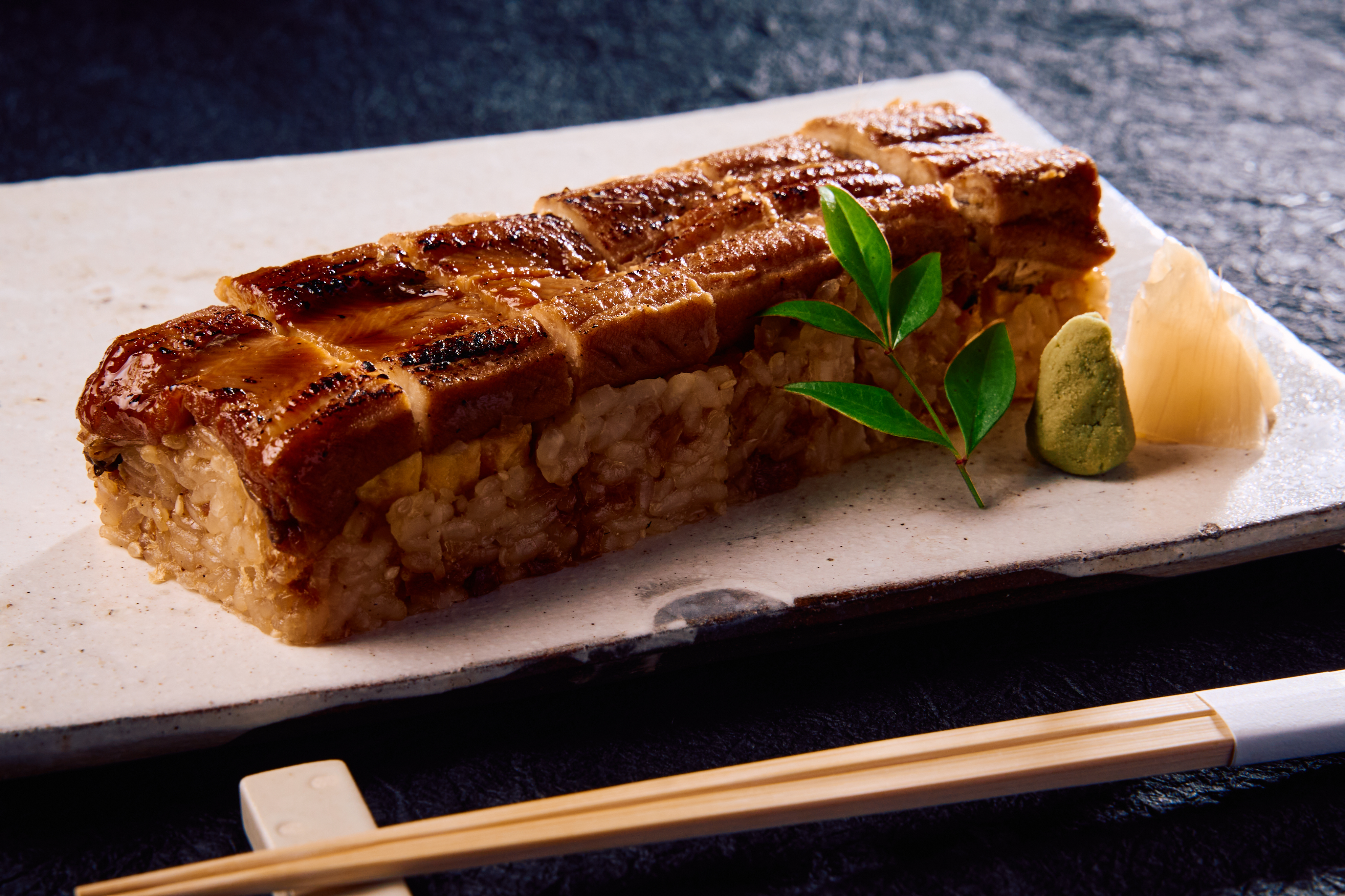 鮨 龍次郎：穴子の押し寿司（2本入り） – ぐるなび Premium Meal Kit