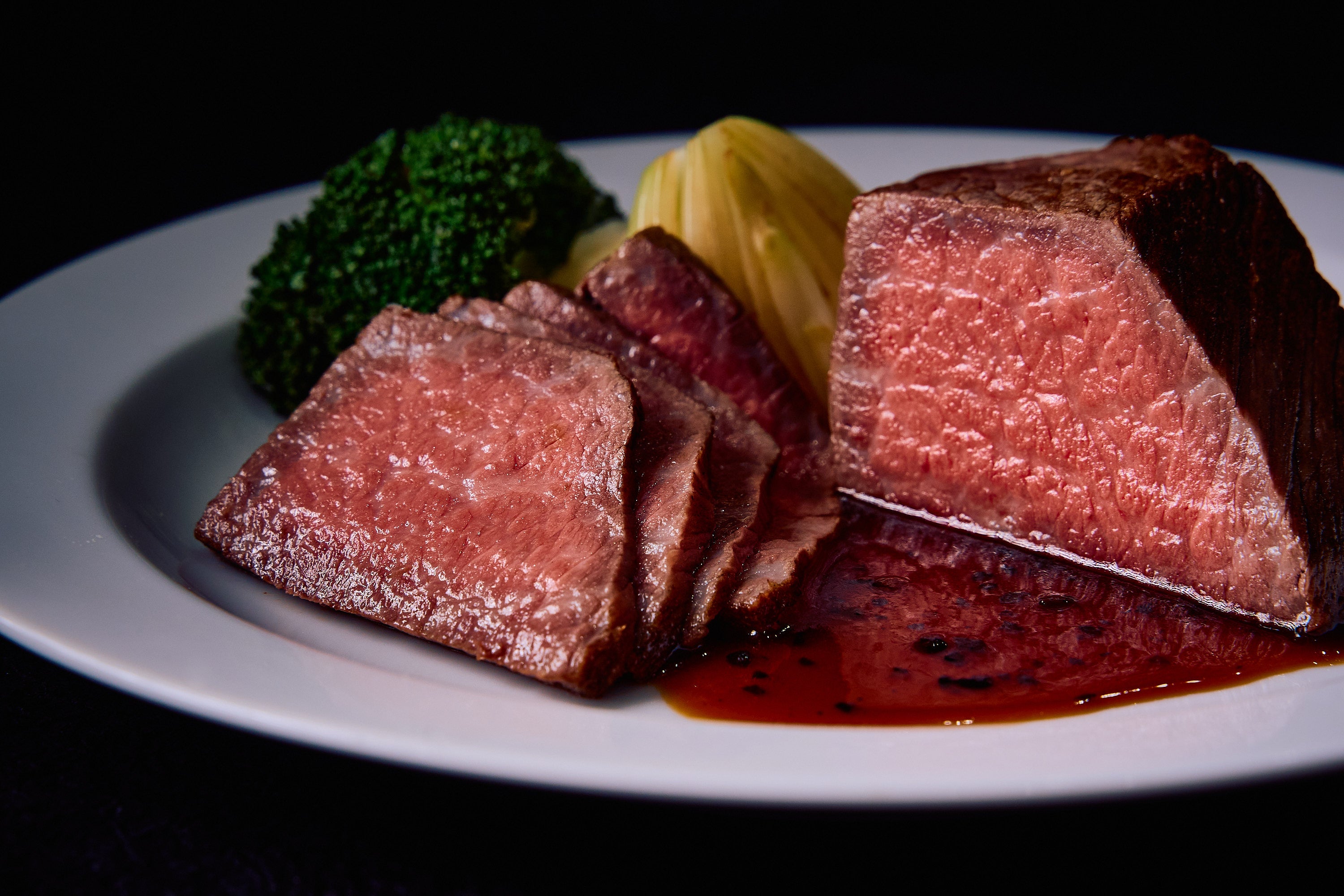 kitchen俊貴：黒毛和牛モモ肉ローストビーフ・黒毛和牛赤ワイン煮セット