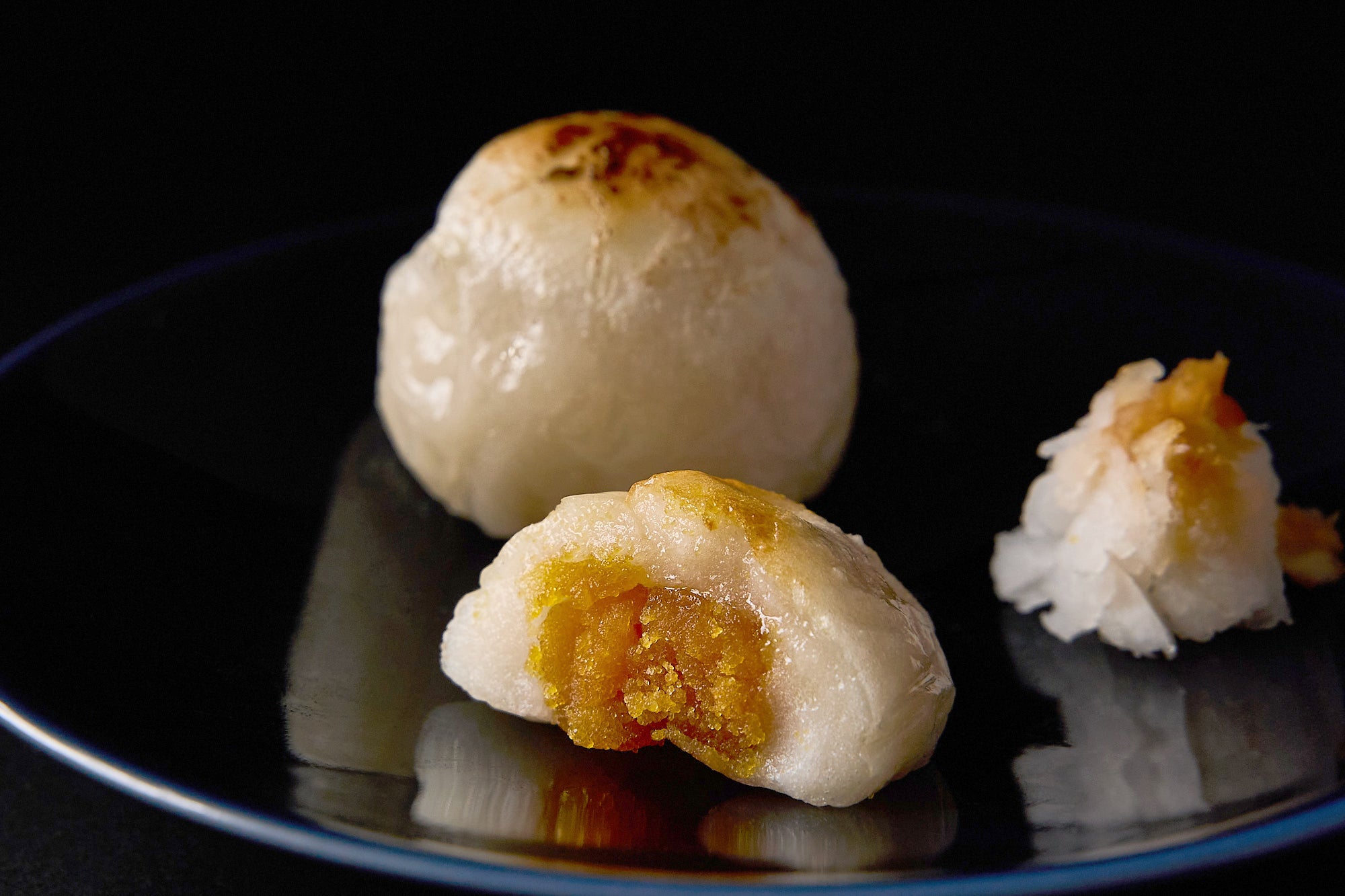 【早割特典付・送料込】銀座しのはら：お節（フォアグラ最中付き：24品目)・半生からすみ餅４つ付