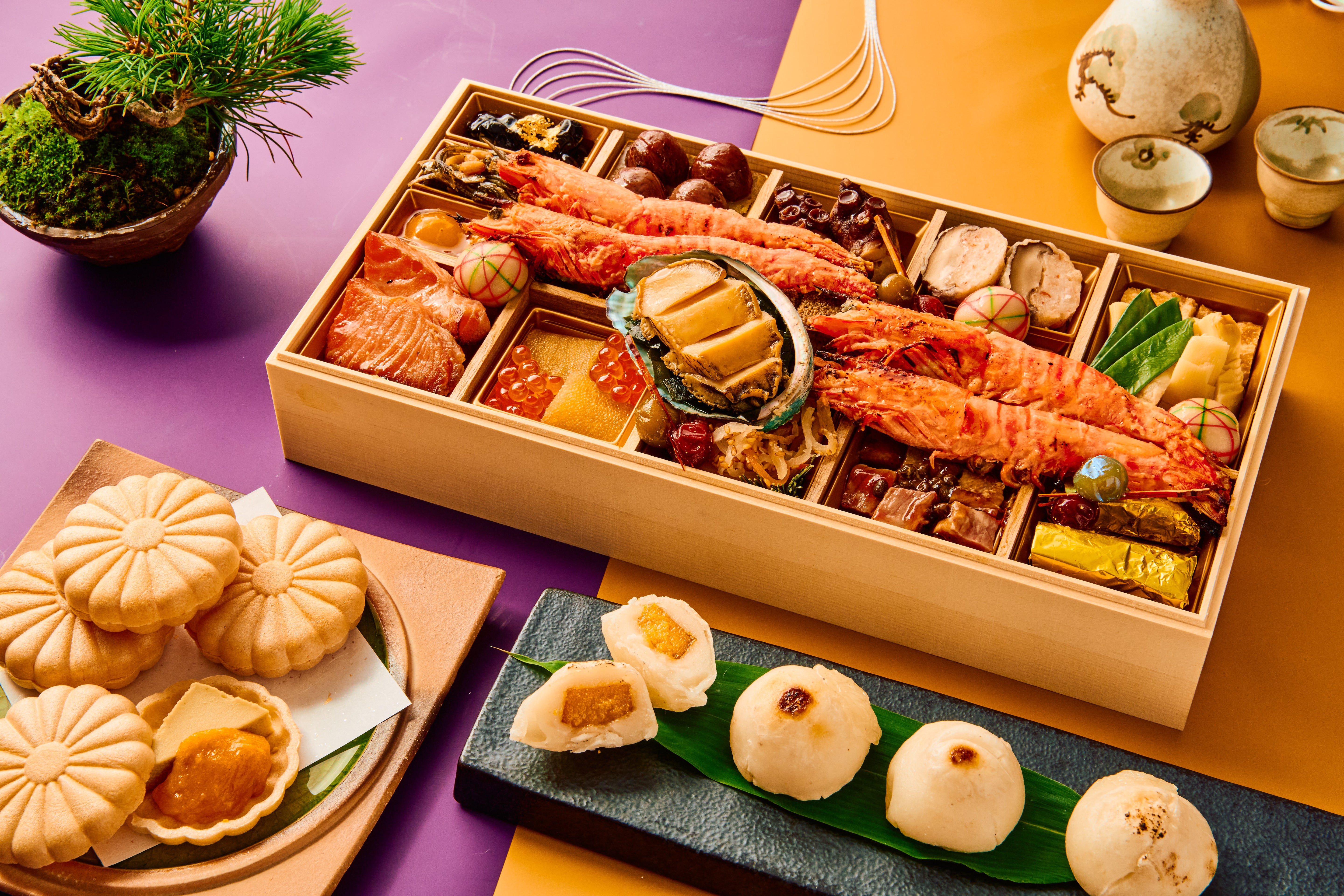 【早割特典付】銀座しのはら：お節（フォアグラ最中付：23品目)・半生からすみ餅４つ付