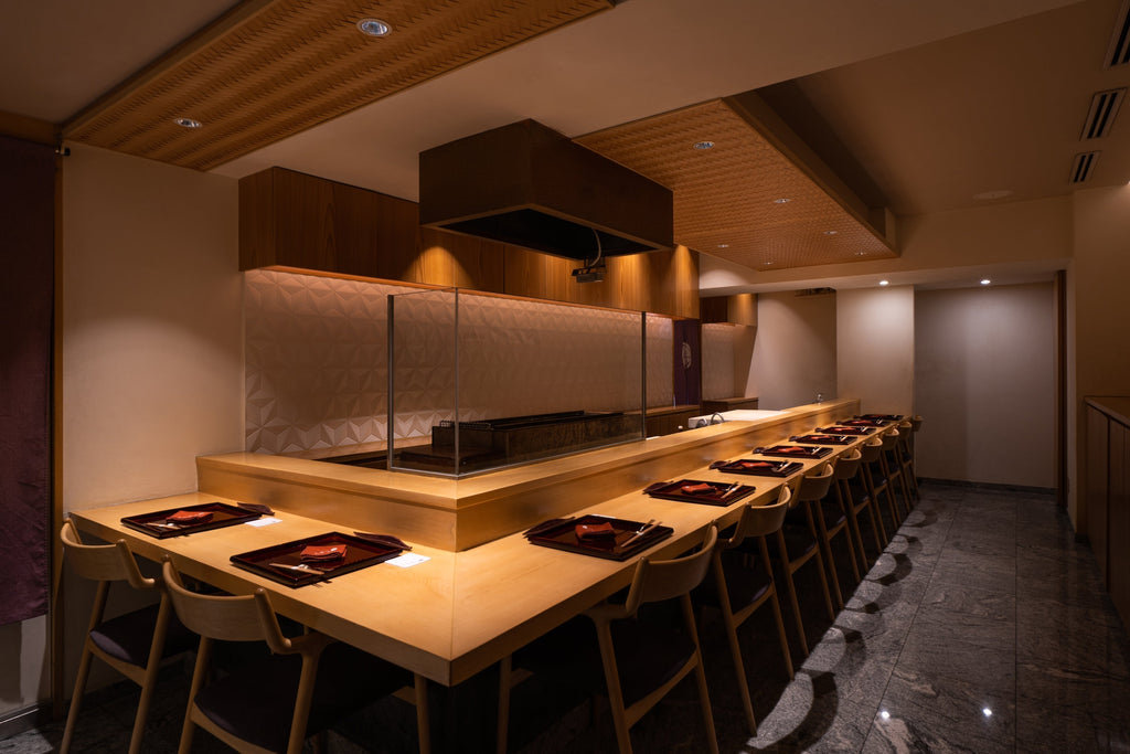 【早割特典付】銀座しのはら：お節（フォアグラ最中付：23品目)・半生からすみ餅４つ付