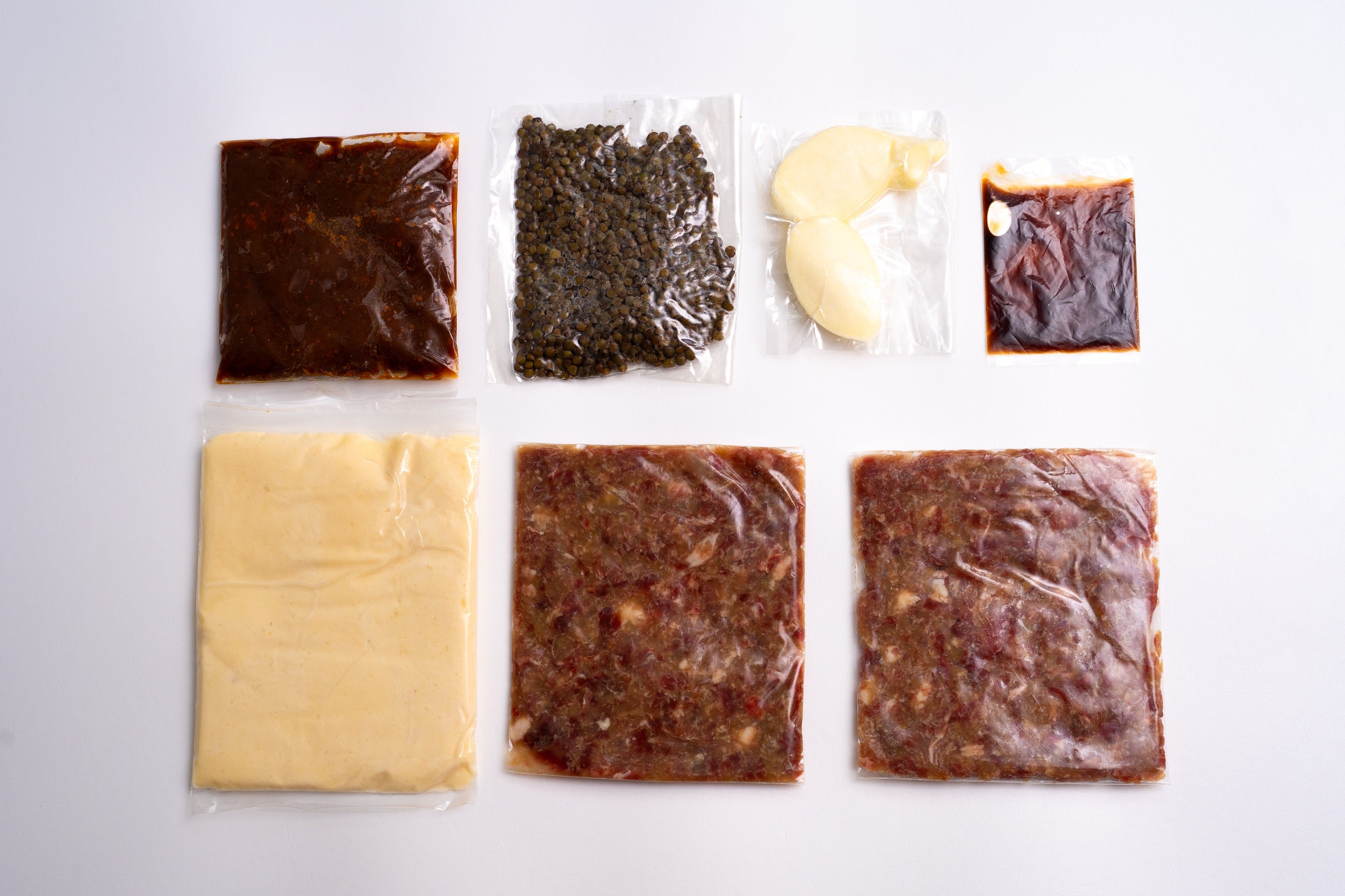 【送料込】TACUBO：チョップドハンバーグとカチョカヴァッロチーズのソテー レンズ豆のサラダ添えのミールキット（ギフト箱入）