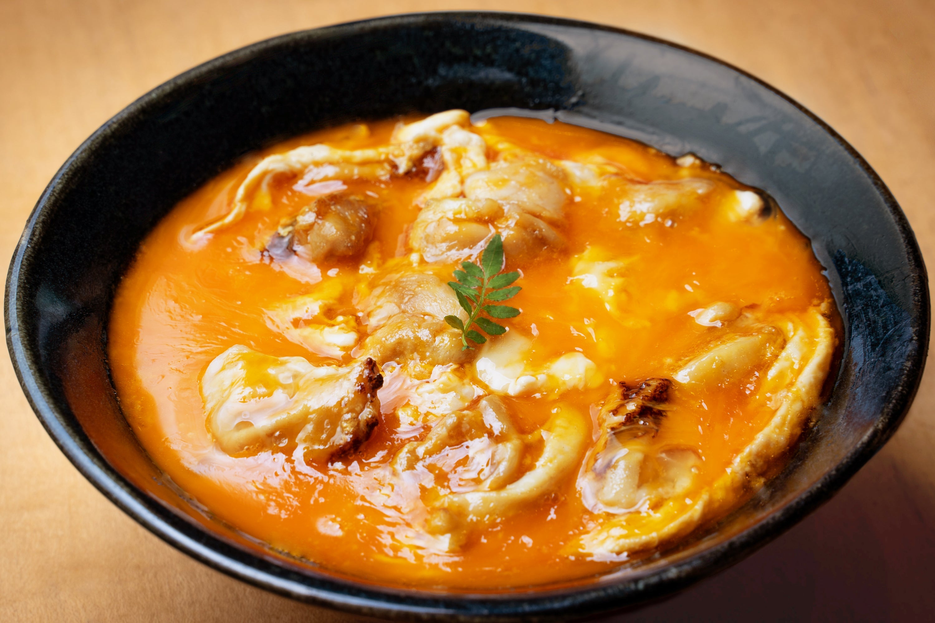 鳥しき：炭火伊達鶏の親子丼（親子鍋付き：卵なし） – ぐるなび