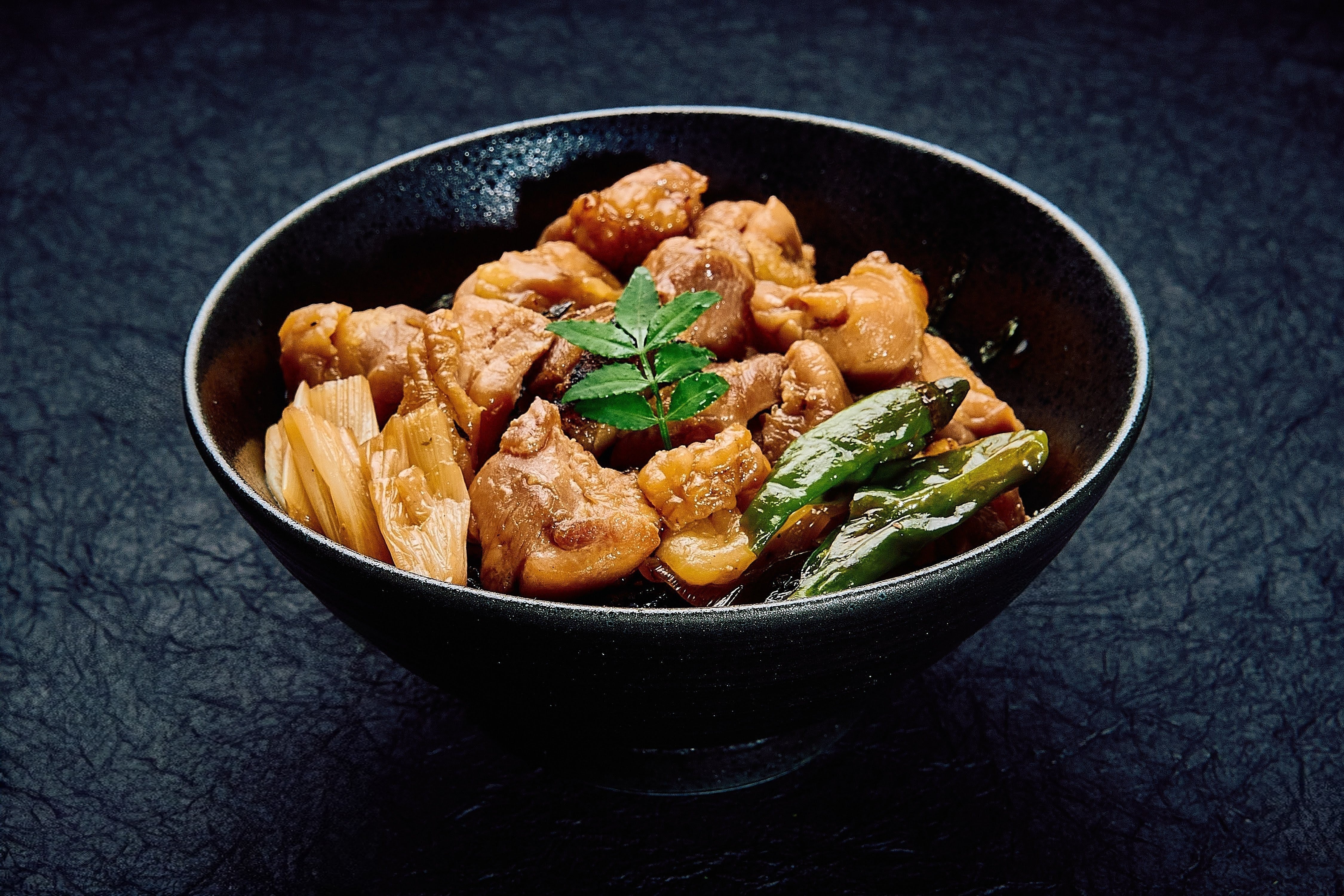 鳥しき：炭火伊達鶏の焼き鳥丼