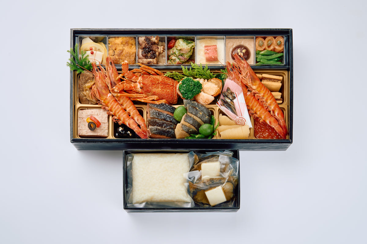 祗園やまぐち：お節（鮑のリゾット付：28品目)